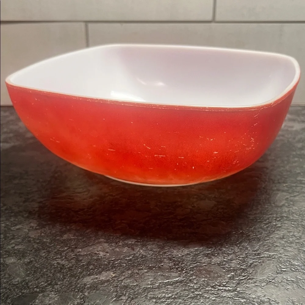Vintage Pyrex square red hostess bowl. 2.5 qt. Excellent condition